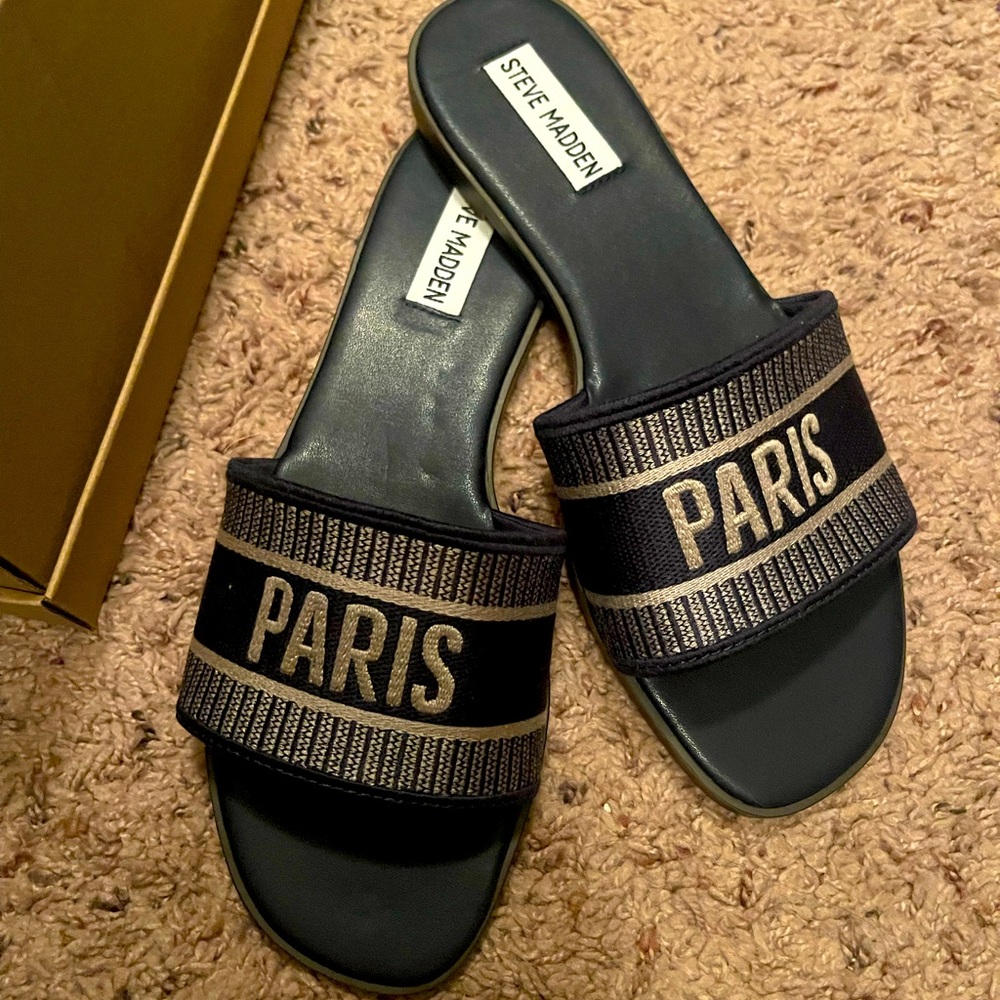New never worn Steve Madden Knox sandals.